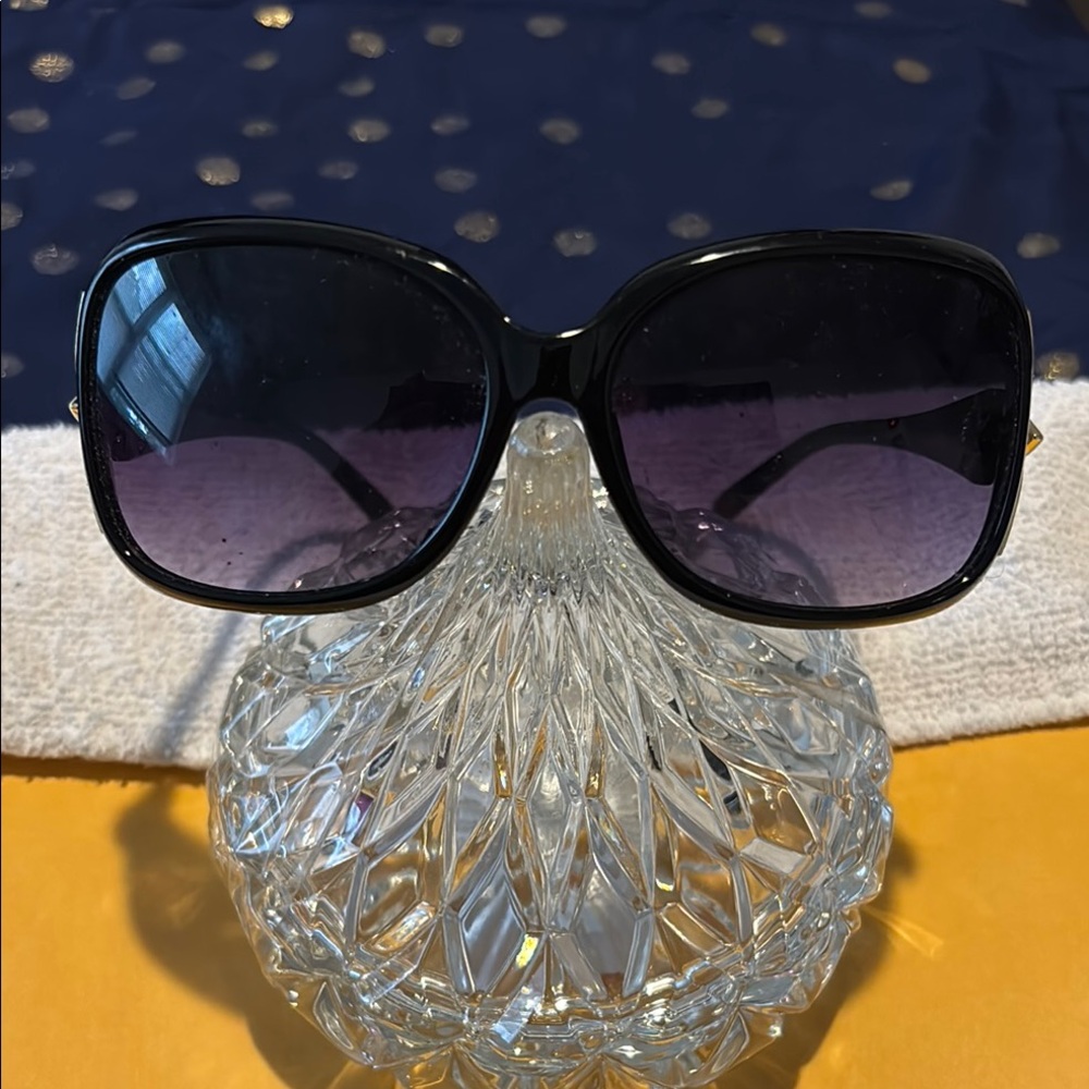 Elegant Black Sunglasses